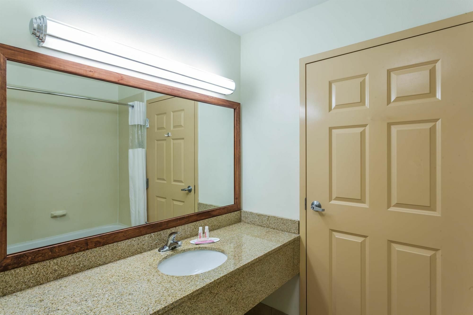 Red Roof Inn Houma Exterior photo